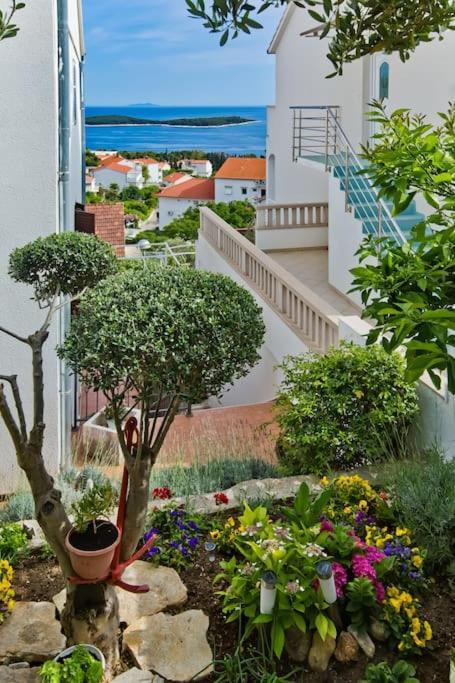 Apartman Tino With Two Sunny Terace Hvar Town Luaran gambar