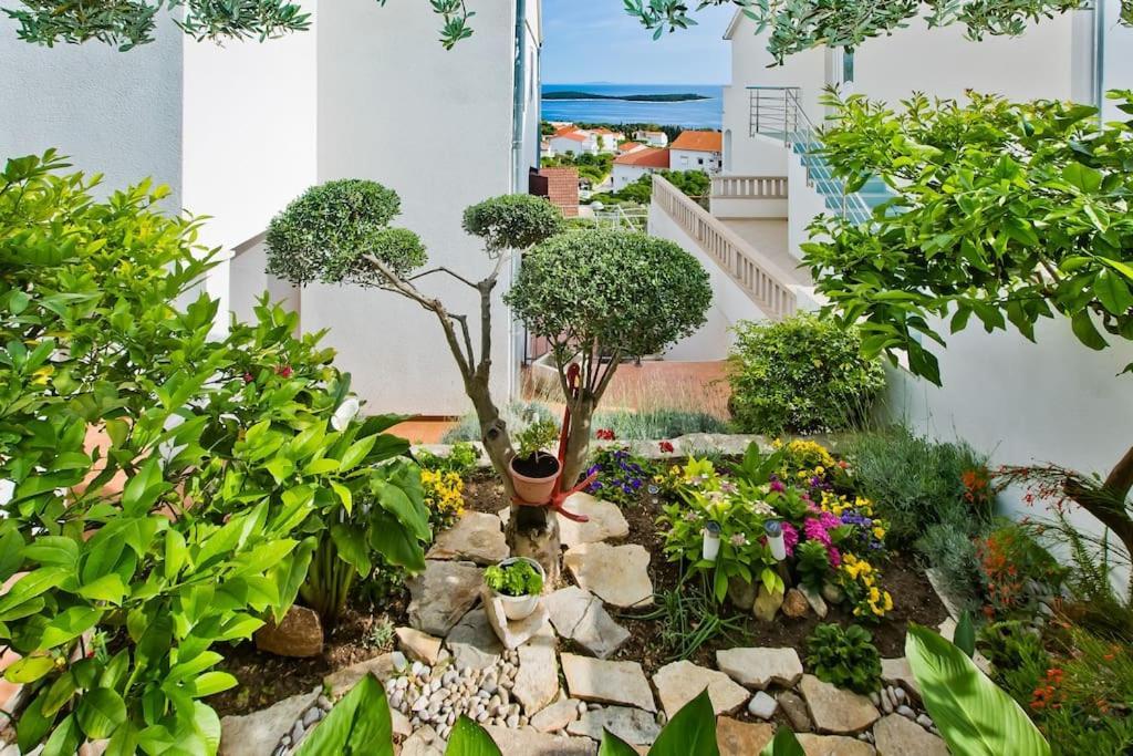 Apartman Tino With Two Sunny Terace Hvar Town Luaran gambar