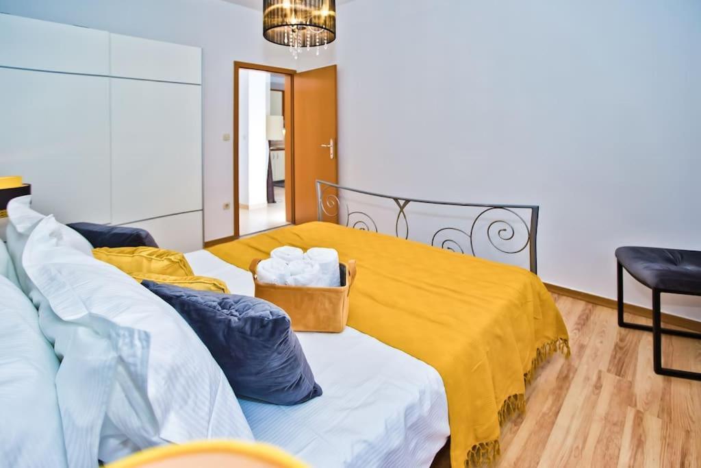 Apartman Tino With Two Sunny Terace Hvar Town Luaran gambar